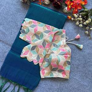 Blusa de algodón de tejido de Blousewala tejida a mano en estilo formal de la India con logotipo frontal suelto para fiestas - Product Image 6