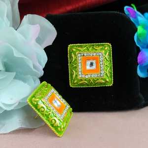 Pendiente de tuerca étnico elegante para uso diario, Forma cuadrada geométrica Meenakari, joyería de esmalte indio ligero para mujeres y niñas - Product Image 3
