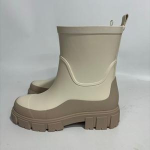 Nuevas <span class=keywords><strong>botas</strong></span> <span class=keywords><strong>de</strong></span> goma impermeables <span class=keywords><strong>originales</strong></span> para <span class=keywords><strong>mujer</strong></span> para las estaciones <span class=keywords><strong>de</strong></span> verano y otoño <span class=keywords><strong>Botas</strong></span> <span class=keywords><strong>de</strong></span> lluvia Wellington para <span class=keywords><strong>mujer</strong></span> - Product Image 5