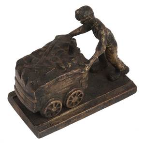 Escultura de Latón Antigua India de un Hombre Empujando Carbón sobre un Pedestal de Madera, Figura Decorativa para el Hogar, Artículos de Regalo, Longitud: 17.00 CM, SNS-268 - Product Image 4