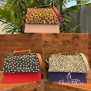 Sac à bandoulière en cuir recyclé imprimé animal vintage pour sac à bandoulière pour femme avec fermeture à rabat sac de tous les jours écologique - Product Image 1