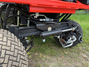 เครื่องตัดหญ้า Kubota FC3-261 ขนาดใหญ่ 26 แรงม้า ดีเซล ขับเคลื่อน 4 ล้อ พร้อมถังเก็บหญ้า 800 ลิตร สำหรับงานพาณิชย์ มีขาย - Product Image 5
