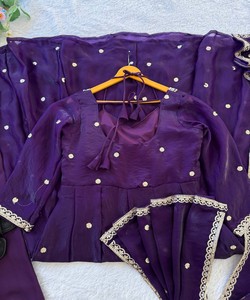Vestido de Diseñador Fendi con Bordado de Lentejuelas Satinadas Rambo, Parte Inferior de Dupatta, Ropa de Boda, Precio al por Mayor, Prenda Étnica, Multicolor - Product Image 3