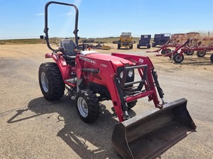 Tractor Compacto MF 1529 4×4 de 29HP |   Motor Diésel |   Agricultura y Paisajismo - Product Image 3