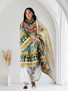 Robe de Mariage Traditionnelle Pashtun, Longue, à Manches Longues, en Tissu Fait Main, Personnalisable, Style Ethnique Culturel Vintage du Pakistan - Product Image 4