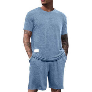 Conjunto Casual de 2 Piezas para Hombre para Clima Cálido, Pantalones Cortos Cómodos con Cintura Elástica y Bolsillos, Camiseta Transpirable de Manga Corta - Product Image 1