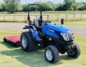 Cosechadora de Tractor Compacto Usada de 26 Pulgadas con Motor, Transmisión por Engranajes, Enganche Trasero, Capacidad de 600 kg, Luces de Carretera y Trabajo - Product Image 1