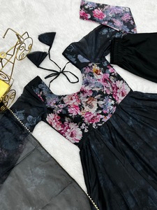 Robes indiennes élégantes pour femmes Designer Kurtis et robes pour mariages Festivals Vêtements quotidiens et mode ethnique modeste - Product Image 5