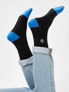 ODM Chaussettes Crew personnalisées en coton doux pour hommes motifs d'hiver broderie respirant rembourré éponge toutes saisons décontracté tenue quotidienne - Product Image 3