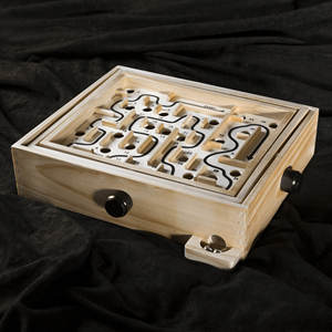 Jeu de labyrinthe en bois, parfait pour - Product Image 1