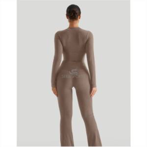 Ensemble de vêtements de sport de haute qualité à fermeture à glissière complète écologique pour femmes ensemble de yoga au design classique pour femmes avec service OEM - Product Image 3