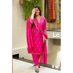 Conjunto de tela superior Salwar Kameez bordado Chanderi para mujer con codificación de secuencias para ocasiones de fiesta - Product Image 1