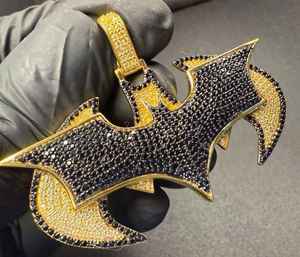 Pendentifs uniques de style HipHop en argent sterling 925 avec finition or rhodié, logo de super-héros jaune et noir, moissanite taille brillant, ailes - Product Image 3