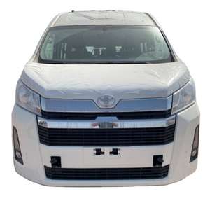 Hiace Van 2024 con Volante a la Izquierda, Caja de Cambios Automática, Motor de 6.1-8L de Aspiración Natural, Emisión Euro IV, Asientos de Cuero, Interior Oscuro - Product Image 1