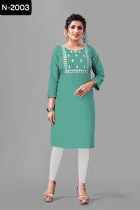 Las últimas mujeres usan colecciones de Kurtis Bland de algodón informal y de uso diario de lujo con ropa india de bajo precio y Sari de boda - Product Image 3