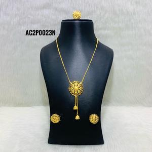Nouveau Ensemble de pendentifs de créateur en plaqué or en ligne Bijoux de mode design Acheter en ligne des pendentifs pour femmes et filles - Product Image 1