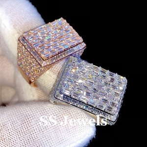 แหวนผู้ชาย Baguette Moissanite สุดหรูประดับด้วยง่ามชุบโรเดียมทรงสี่เหลี่ยมทำจาก925ทันสมัยเครื่องประดับฮิปฮอปสีเงินตามสั่ง - Product Image 1