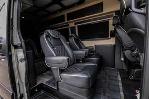 Fourgonnette de luxe personnalisée Mercedes-Benz Sprinter 3500XD d'occasion 2025 - Product Image 2