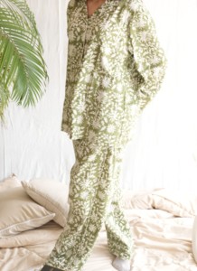 Conjunto de pijama transpirable hecho a mano de algodón 100% para mujer con botón más cerca, bolsillos con cuello vuelto, ropa de dormir cómoda - Product Image 4