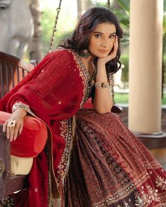 Vente en gros Ensemble Lehenga Choli en mousseline de coton avec impression numérique fantaisie et travail en vrai miroir cousu Lehenga avec chemisier non cousu - Product Image 2