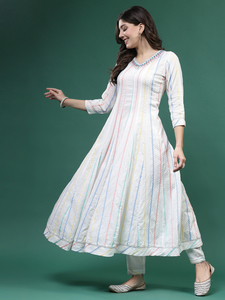 Ensemble Kurta Palazzo Dupatta blanc pour femme, col en V, broderie, design original, tendance, long, en coton, longueur genou, pour mariage et fête - Product Image 3