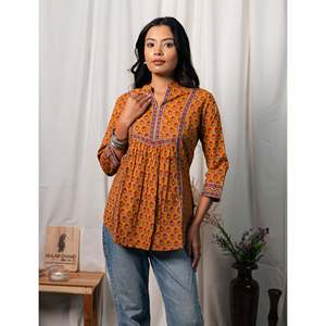 Tops de Algodón Naranja con Estampado a Mano, Cómodos y Elegantes - Product Image 1
