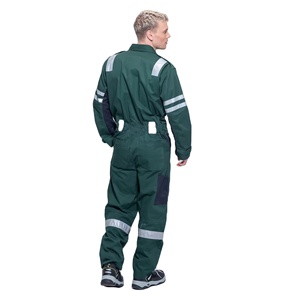 Fournisseur en gros de vêtements de travail réfléchissants et imperméables fabriqués au Pakistan avec livraison rapide pour les distributeurs B2B. - Product Image 1