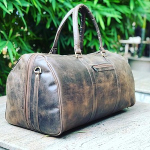 Grand sac de sport léger pour les voyageurs aventureux en cuir véritable avec bandoulière confortable Élévateur d'épaule très utile - Product Image 6