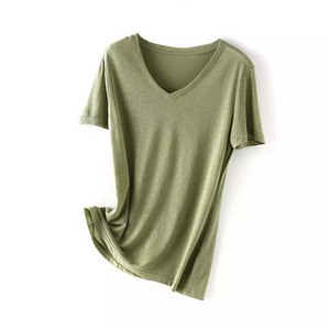 Vente en gros T-shirt personnalisé en coton et polyester à col en V pour femmes T-shirts à manches courtes avec impression de broderie avec logo personnalisé pour femmes 2025 - Product Image 3