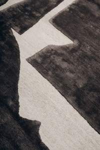 Spire Ember est un design de collage contemporain qui met en valeur la beauté brute des matériaux naturels avec des textures organiques - Product Image 5