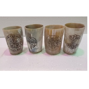 Copa de vino de cuerno Natural tallada a mano personalizada de alta calidad al por mayor para el hogar restaurante Hotel inspirado en la India - Product Image 1