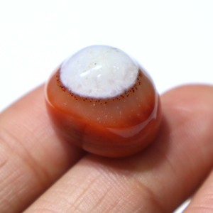 พลอยอาเกตสีส้มธรรมชาติ ทรงคาโบชอง ลายเส้น  แบบเรียบ  ขายส่งสำหรับทำเครื่องประดับ - Product Image 1