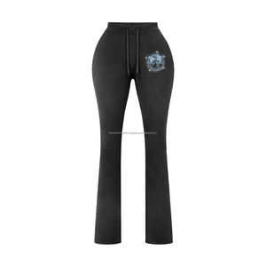 กางเกงทรงขาบานผ้าฟลีซผสมคอตตอนโพลีเอสเตอร์ 300 GSM ระดับพรีเมียม สีเทาเข้ม เนื้อผ้านุ่ม ทรงขาตรง ดีไซน์ปักโลโก้ตามสั่ง - Product Image 2