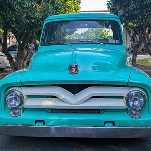 Ford F-100 de 1955 Usado en Buen Estado, Reportemente Restaurado en 2021, Motor 223ci de 6 Cilindros en Línea, Transmisión Manual de 3 Velocidades - Product Image 1