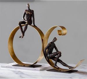 Figurine incurvée noire et or contemporaine pièce maîtresse décorative pour affichage de cadeau d'événement de bureau à domicile de table - Product Image 1