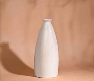 Florero de aluminio fundido moderno de lujo Artículo decorativo único para el hogar y el restaurante con diseño de jarrón de piso con revestimiento de polvo blanco - Product Image 4