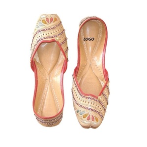 Vente en gros de pierres Khussa Jutti Punjabi Style femmes chaussures tongs antidérapantes Pakistan Made dames Khussa sandales OEM - Product Image 2