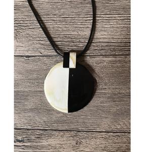 Collier pendentif en corne de buffle, bijoux tribaux naturels et durables pour femmes, haute qualité - Product Image 4