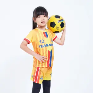 Camisetas y tops unisex de corte automatizado con impresión de logotipo personalizado Camisetas de equipo de fútbol con cuello redondo para jardín de infantes para niños