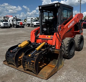 รถตักล้อยาง Kubota SSV75 แบบตีนตะขาบ กำลัง 75 กิโลวัตต์ เครื่องยนต์ดีเซล บุ้งกี๋ขนาด 0.45 เมตร ชิ้นส่วน HYDAC สีส้ม ขายส่ง - Product Image 3