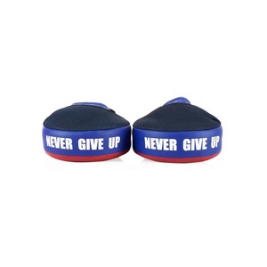 Almohadillas de Mano Fairtex, Equipo de Entrenamiento de Boxeo, Manoplas de Entrenamiento Acolchadas, Diseño Transpirable, Construcción Resistente, Ideal para Entrenamientos en el Gimnasio - Product Image 4