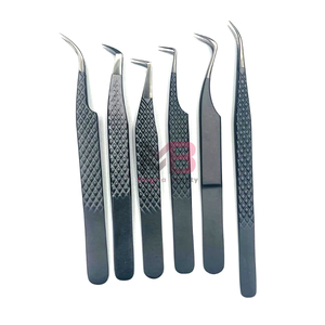 Juego de Pinzas para Extensión de Pestañas Muy Famoso, Acero Inoxidable Japonés, Puntas de Plasma Negras, Mango Negro Mate con Recubrimiento de Color - Product Image 1