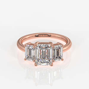 Bague à trois pierres en diamant taille émeraude cultivé en laboratoire avec or 18 carats – Collection unique de bagues en diamant - Product Image 6