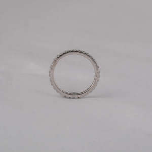 Bague de mariage éternelle classique en or blanc massif plaqué 18 carats avec diamants de laboratoire taille ronde – Cadeau de mariage de luxe - Product Image 2