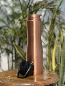 Botella de Agua de Cobre |   Diseño Moderno y Ecológico para la Hidratación Diaria |   Beneficios para la Salud |   Para el hogar, la oficina y regalos - Product Image 2