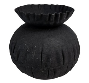 Sofisticado florero de metal con un diseño artístico y una forma única para sus flores favoritas y mejorar la decoración de su hogar - Product Image 4