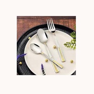 Juego de cubiertos de acero inoxidable con mango de diseñador en relieve dorado único Juego de cubiertos pulidos con espejo de níquel plateado - Product Image 1
