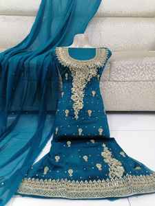 Robe de mariée pour femmes pakistanaises Lehenga Choli en velours de travail Nakshi Dabka de qualité supérieure - Product Image 6