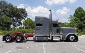 Camión Pesado Peterbilt 389 Caterpillar 2023, Color Gris Nardo/Marco Rojo, 550HP, 13 Velocidades, Nuestro Último Modelo en Oferta, Condición 6x4 Diésel - Product Image 3