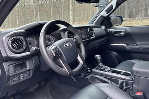Toyota Tacoma TRD Off-Road Double Cab 4x4 usada del 2018 - Product Image 3